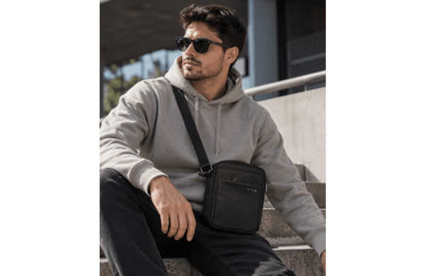 ENOVA BUSINESS muška crna torba na rame 17 × 22 × 7 cm sa podesivim kaišem