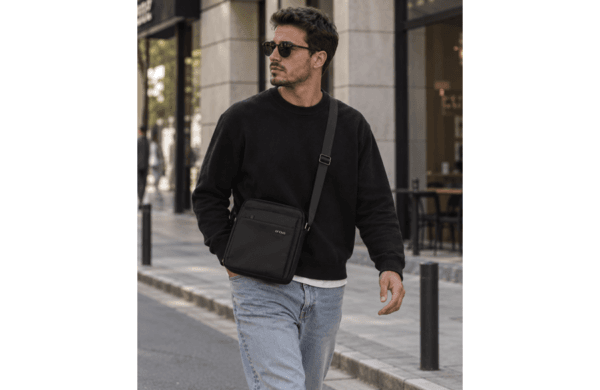 ENOVA BUSINESS crna muška torba na rame 22 × 27 × 8 cm