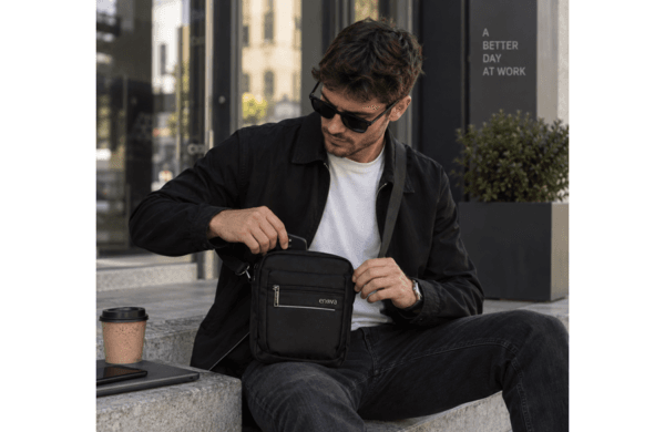 ENOVA BUSINESS crna muška torba na rame 17 × 22 × 7 cm
