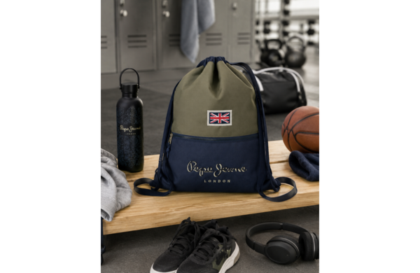 PEPE JEANS ARWYN muška sportska torba sa zateznim zatvaranjem u teget i maslinasto zelenoj boji