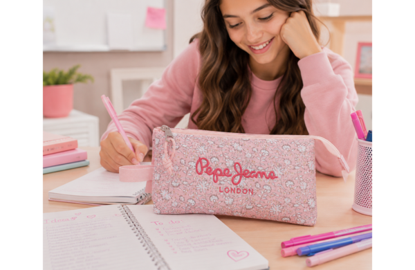PEPE JEANS MIA prazna pernica sa tri pregrade roze cvetni dezen