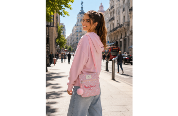 PEPE JEANS MIA ženska torba na rame roze boje sa cvetnim dezenom i podesivim kaišem