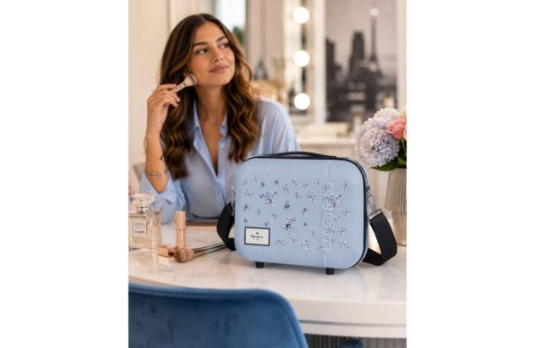 PEPE JEANS OLIVIA ženski neseser svetloplavi ABS beauty case sa cvetnim dezenom