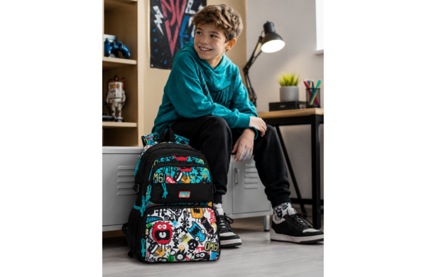 MOVOM MONSTERS školski ranac 32 × 45 × 19 cm sa dve pregrade, graffiti motivima